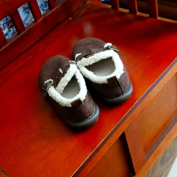 Shoes/Slippers - Picture 2 of 2